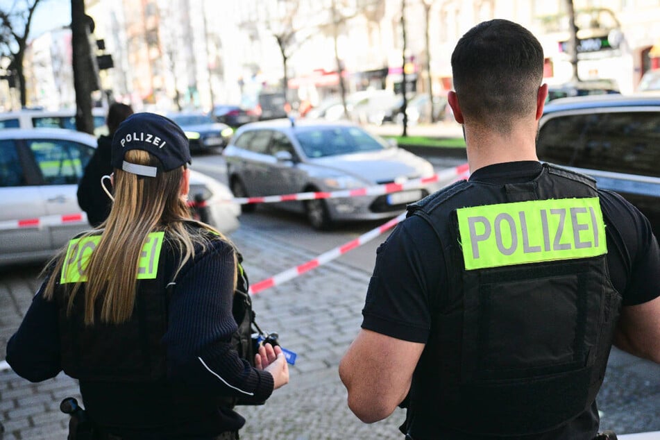 Die Polizei sucht nach Zeugen für den Zwischenfall am Savignyplatz. (Symbolfoto)