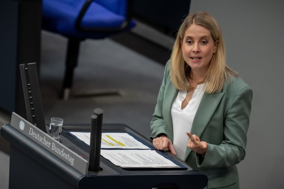 Verena Hubertz (37), Bundesministerin für Wohnen, Stadtentwicklung und Bauwesen, ist schwanger.