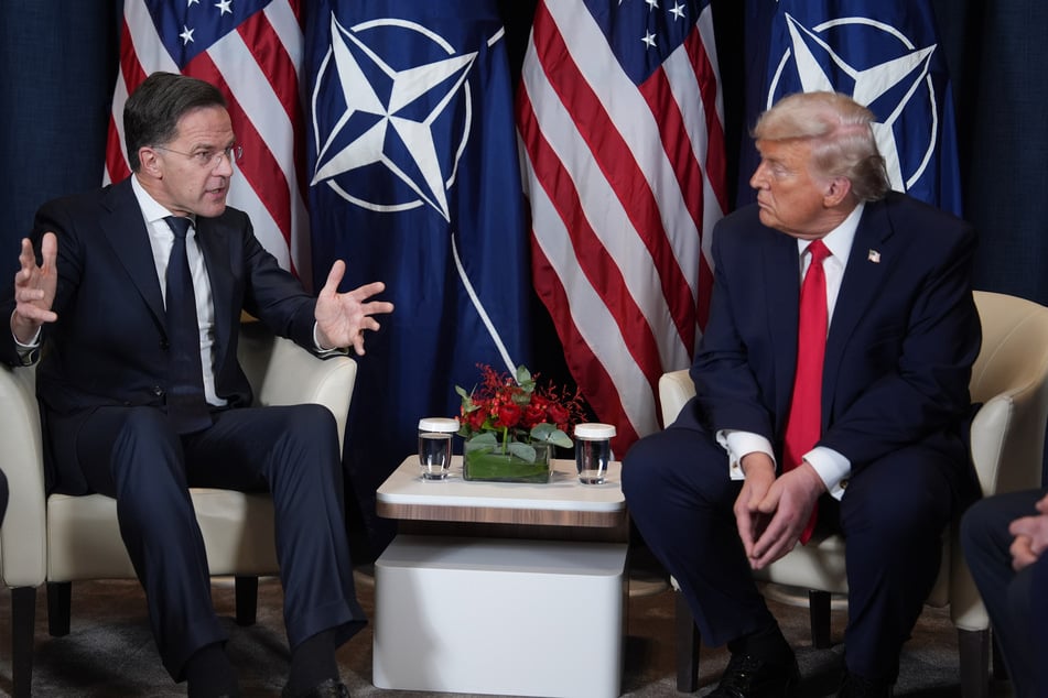 NATO-Chef Mark Rutte (59, l.) und US-Präsident Donald Trump (79, r.) haben sich am Mittwoch getroffen. Kurz nach dem Treffen kritisierte Trump die NATO erneut. (Archivbild)