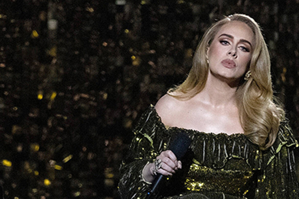 Adele says she got "jock itch" from sweating in Spanx