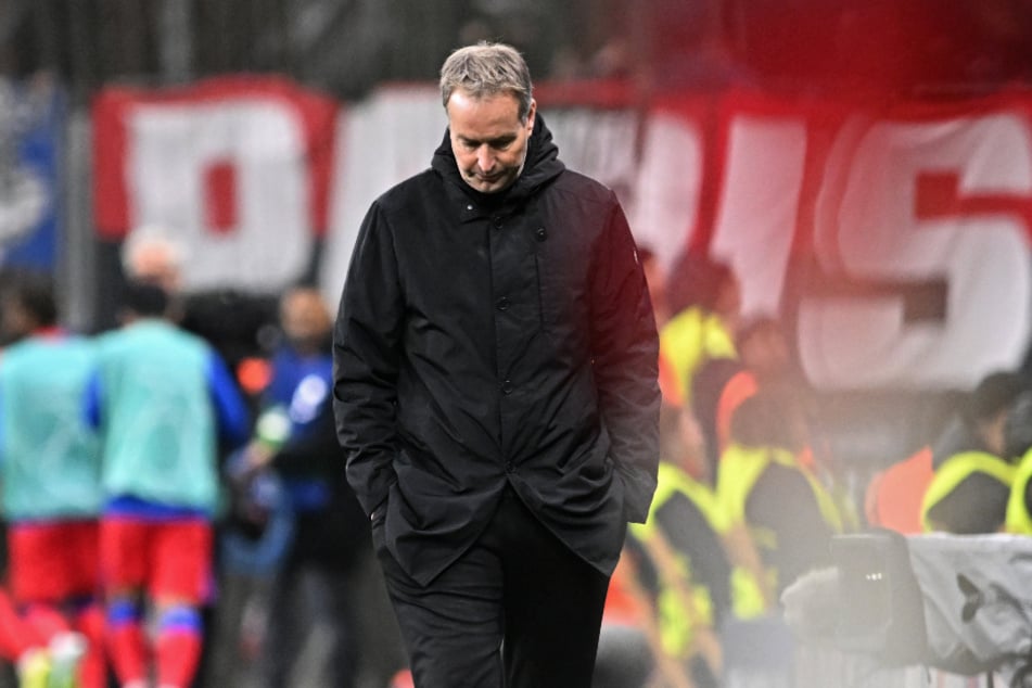 Bayer Trainer Kasper Hjulmand war nach der deutlichen Niederlage bedient.