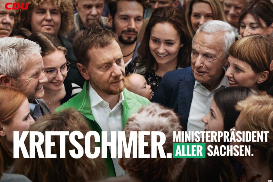 Das großflächige Plakat mit Michael Kretschmer (49, CDU) in der Mitte zeigt den "Ministerpräsident aller Sachsen" inmitten von zahlreichen Menschen. Ist das wirklich echt?