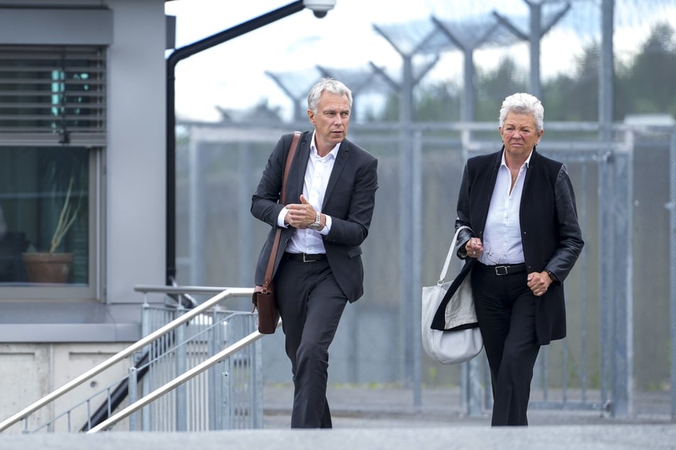 Die Verteidiger Petar Sekulic und Ellen Holager Andenæs besuchten Høiby nach dem Schuldspruch im Gefängnis.