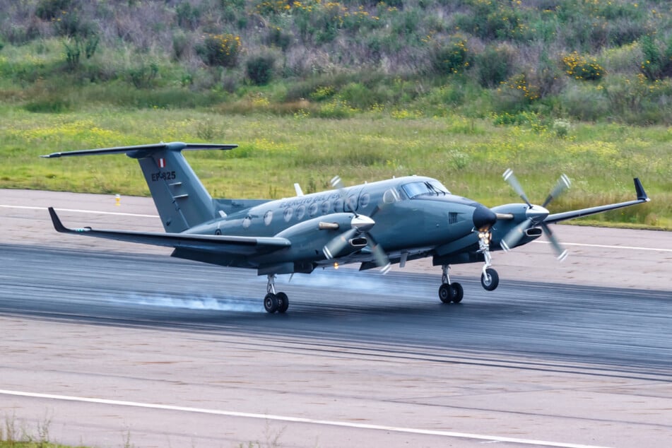 Eine Maschine vom Typ Beechcraft 350, die von der Bundeswehr gechartert und mit Aufklärungstechnik ausgestattet wurde, ist von einem chinesischen Schiff aus mit einem Laser angegriffen worden. (Symbolbild)