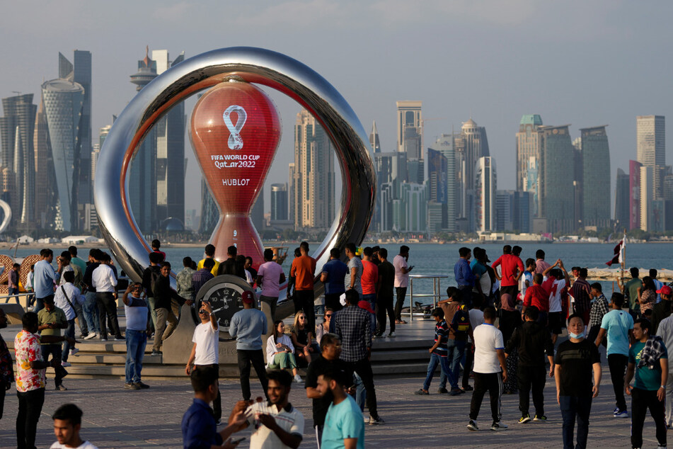 Vor der durchaus beeindruckenden Skyline von Doha findet im kommenden Monat die Fußball-WM statt.