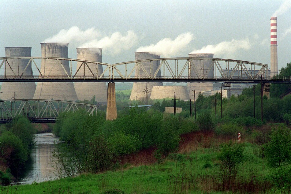 Das polnische Kraftwerk am Rande der Braunkohlengrube Turow befindet sich an der deutsch-polnischen Grenze nordöstlich von Zittau.
