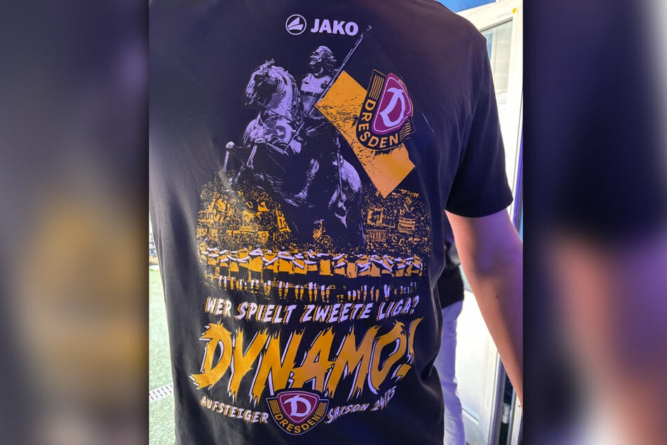 So sieht das Shirt zum Dynamo-Aufstieg 2024/25 aus.