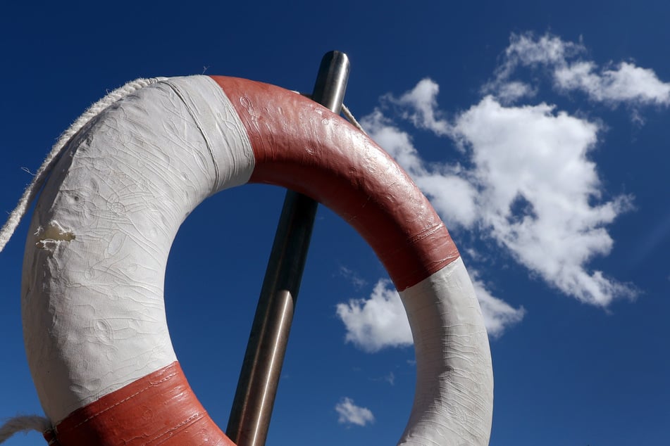 Zwei Personen ertrinken fast im Neustädter See: Feuerwehr schreitet ein