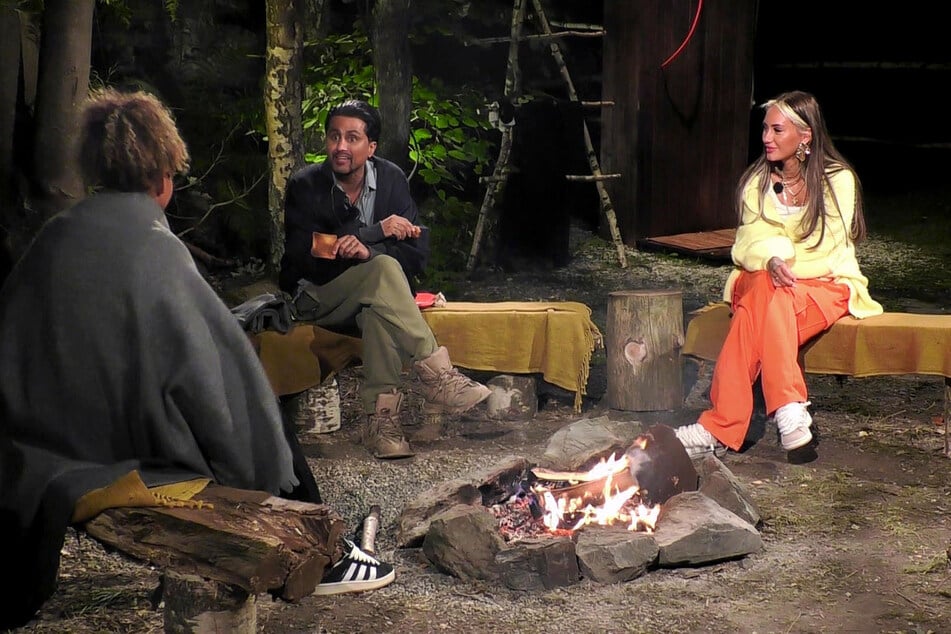 Schmieden einen Plan: Chika (25, l.), Carina (25) und Samuel.