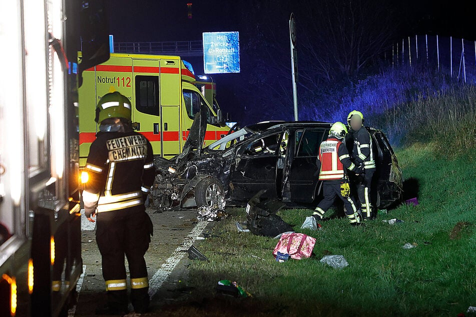 Auf der A4 bei Chemnitz überschlug sich am Samstagabend ein Auto. Bei dem Unfall wurden mehrere Personen verletzt, auch ein Kleinkind (1).