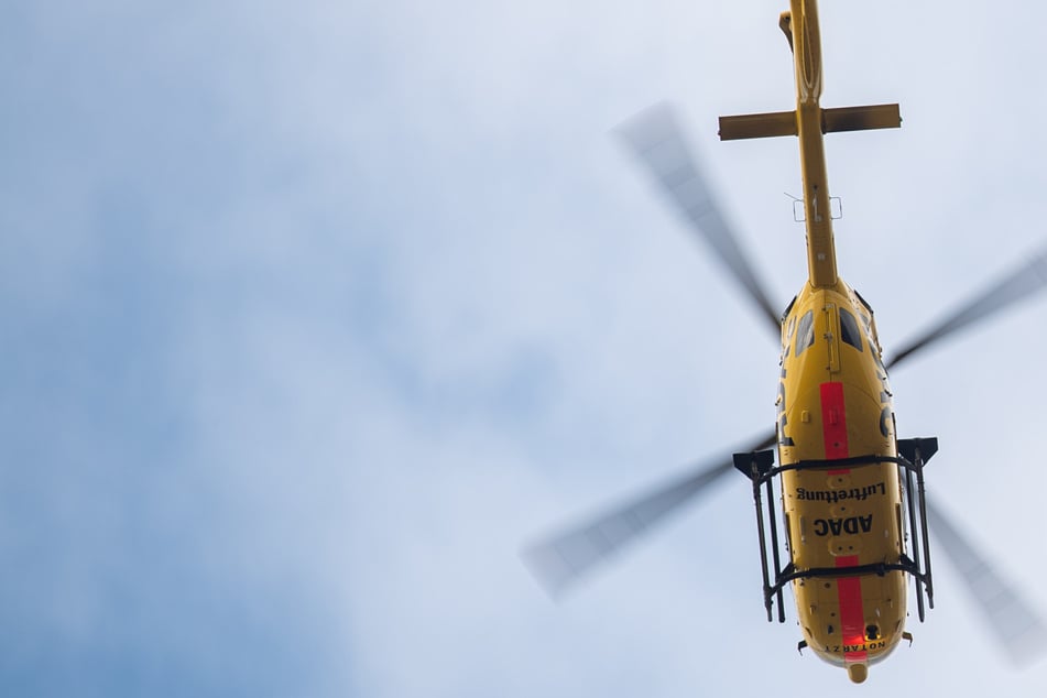 Mutter fährt eigenen Sohn (4) um! Rettungshubschrauber im Einsatz