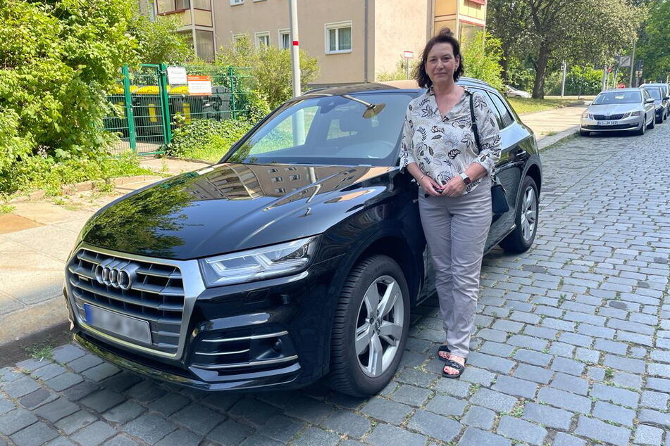 Grit K. (57) kam mit ihrem Audi zur Zeugenaussage ins Gericht. Im März war der Wagen geklaut worden, doch die Polizei in Sachsen konnte den Dieb am Steuer stoppen.