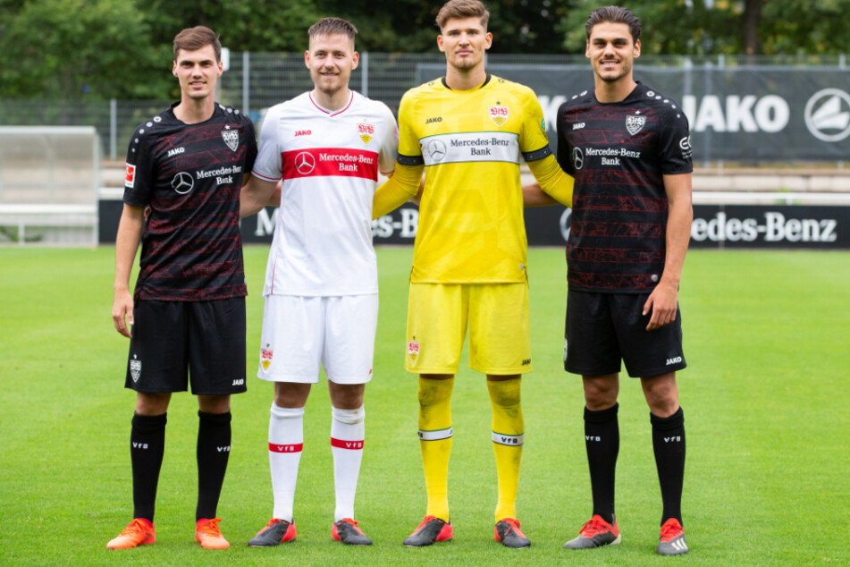 Die Neuzugänge des VfB Stuttgart: Der 24-jährige Pascal Stenzel (l-r), Waldemar Anton (24), Stuttgarts Torwart Gregor Kobel (22) und Konstantinos Mavropanos (22).