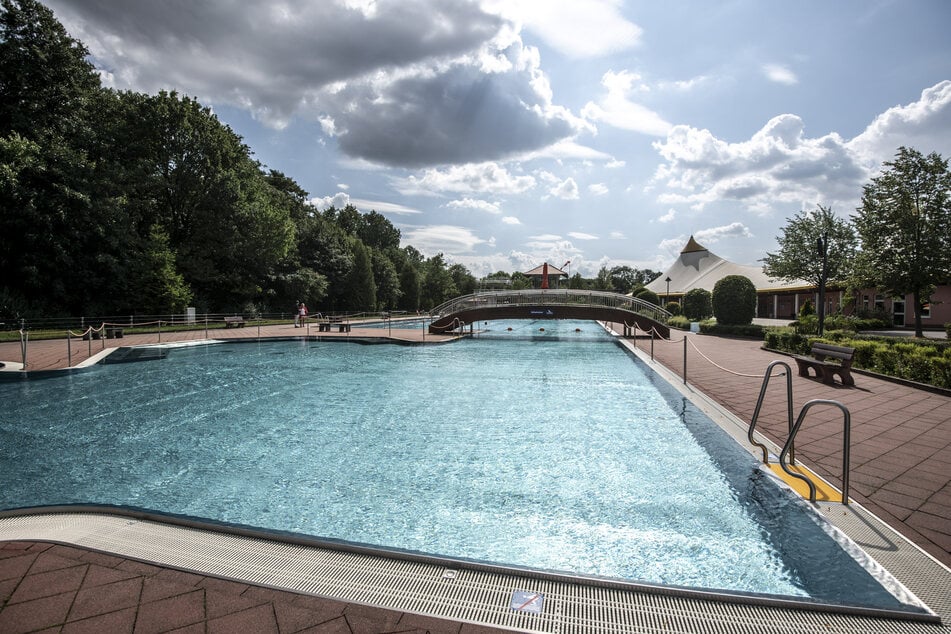 Wenn Hygienekonzepte vorliegen und die jeweiligen Gesundheitsämter zustimmen, dürfen Bäder ab 18. Mai wieder öffnen. Hier das Chemnitzer Freibad Gablenz.