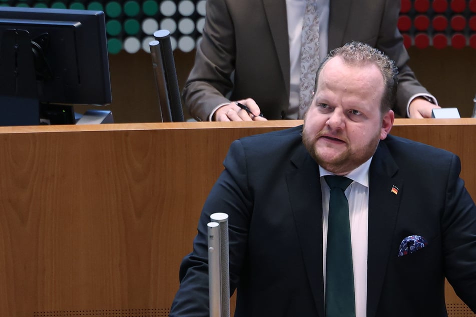 Kölner AfD-Mann geht auf Kebekus-Sendung los: "Linker Bull****!"