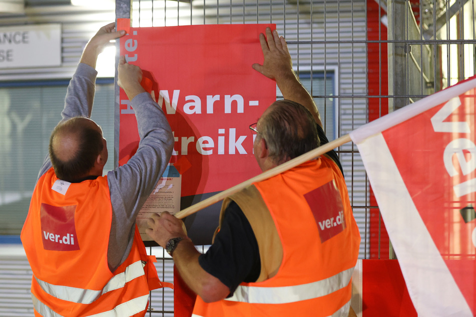 Rund 180 Mitarbeiter einer Instandhaltungsfirma haben am Hamburger Flughafen die Arbeit niedergelegt.