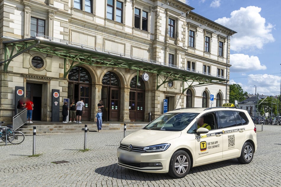 Taxiunternehmen geraten durch die Konkurrenz von Uber zunehmend unter Druck.