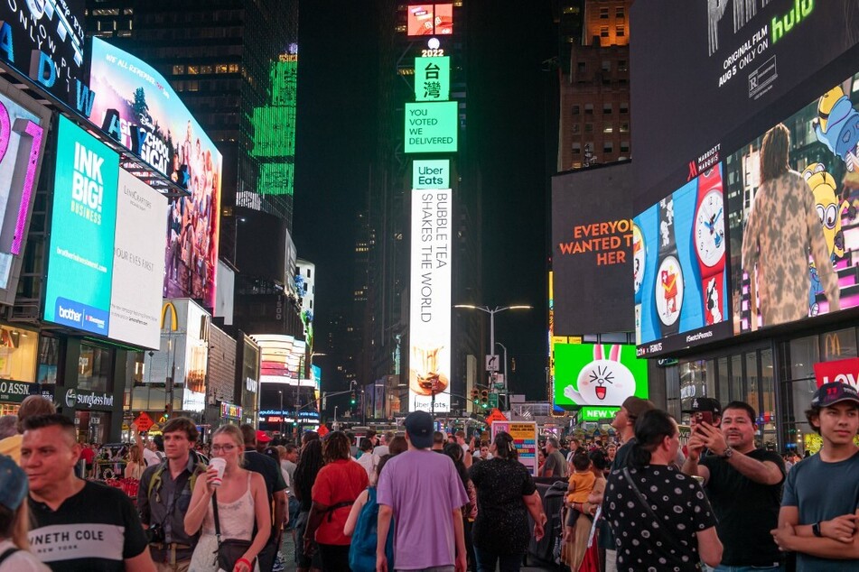 NYC to put up "gun free zone" signs throughout Times Square