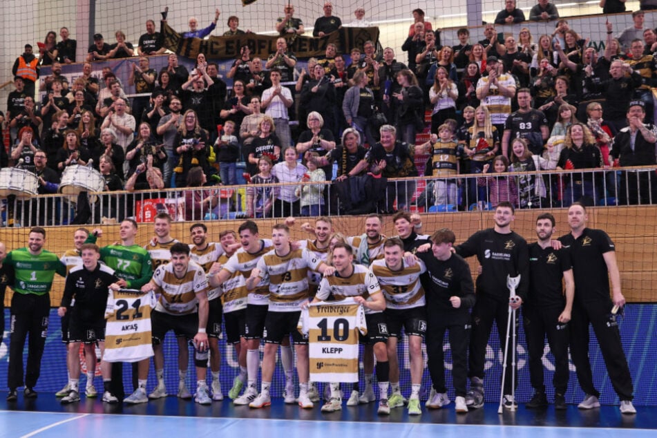 Rund 100 mitgereiste Fans durften den ersten Sieg 2026 feiern.