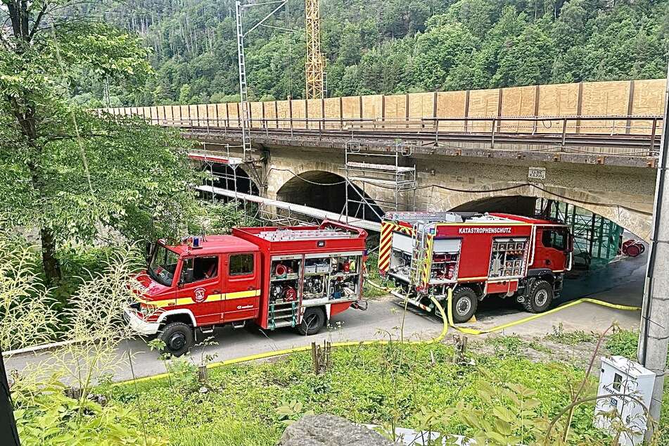 Die Feuerwehr war stundenlang im Einsatz.