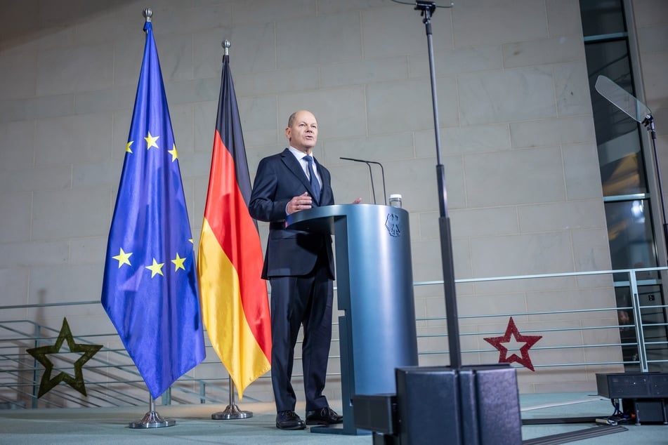 Nach dem Aus der Ampel-Koalition hat Scholz bei der Bundestagspräsidentin den Antrag auf die Vertrauensfrage im Bundestag gestellt.