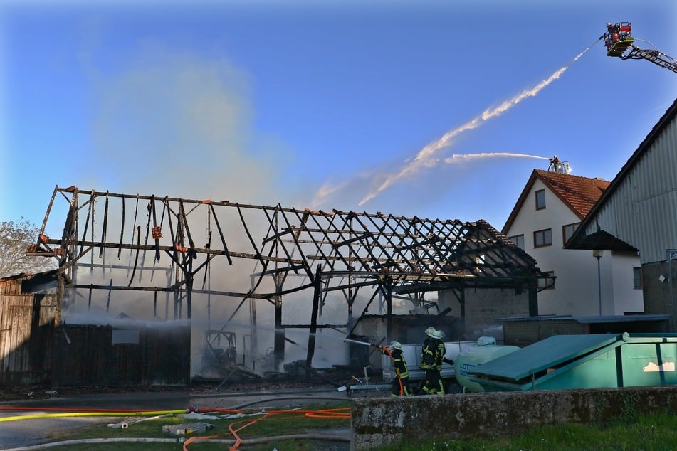 Der Brand konnte zwar gelöscht werden, durch das Feuer entstand allerdings ein hoher Sachschaden.