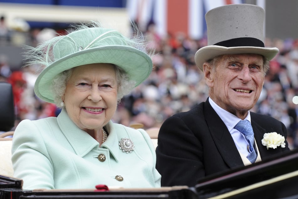 Königin Elizabeth II. (95) hielt sich als einzige mit Äußerungen über ihren verstorbenen Mann Prinz Philip (†99) zurück. (Archivbild)