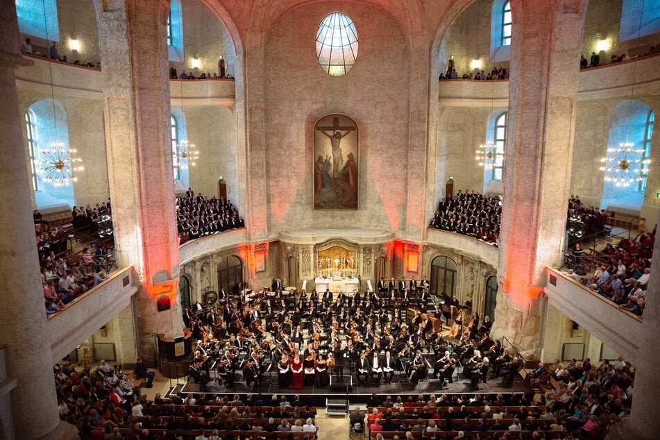 In der Kreuzkirche wird das "Requiem A" uraufgeführt.