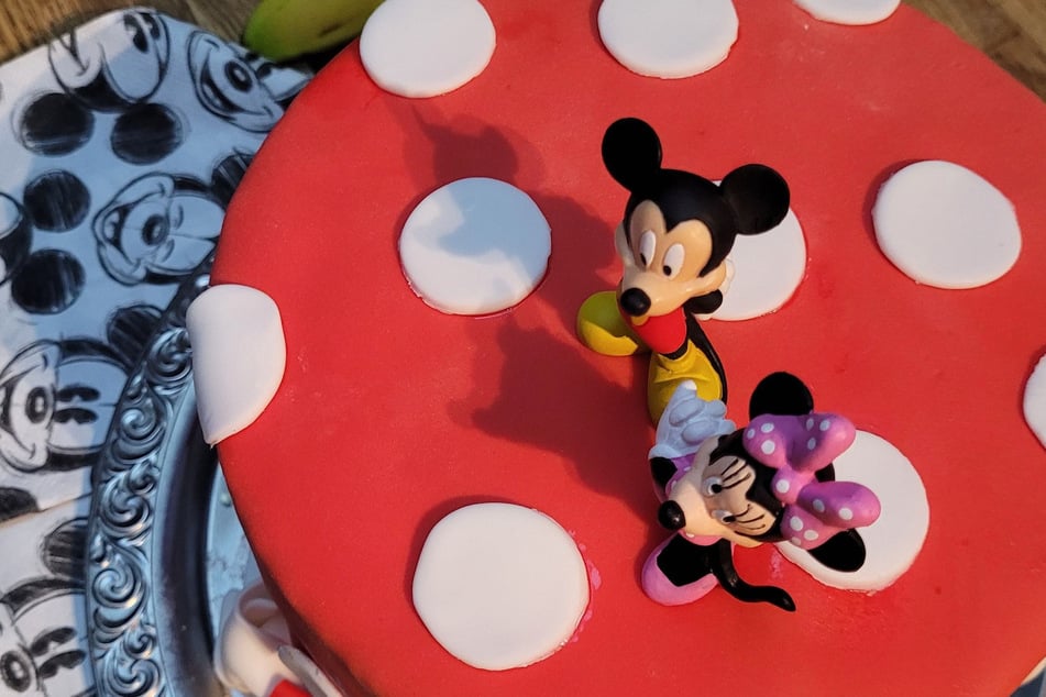 Die neue Version von Sarah Engels' (30) Gewinner-Torte erstrahlt im Micky-Mouse-Look.