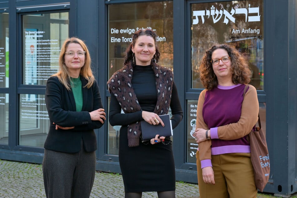Drei starke Frauen stehen für die gelebte jüdische Kultur ein: (v.l.n.r.) Dresdens Kulturbürgermeisterin Annekatrin Klepsch (48, Linke) mit Christina Ludwig (37), Direktorin des Stadtmuseums, und Projektleiterin Valentina Marcenaro (51).