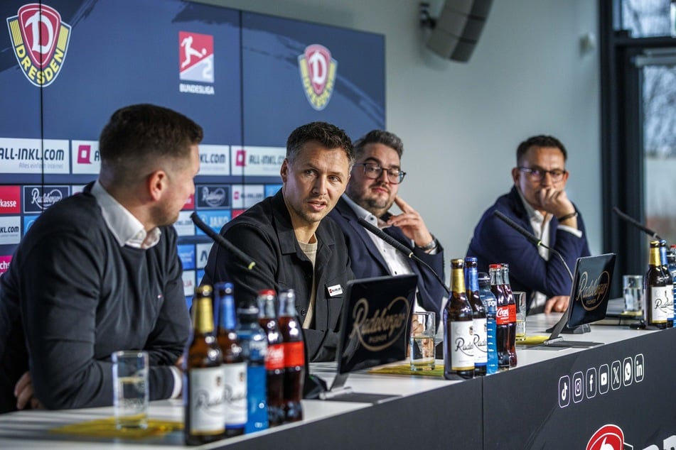 Sören Gonther (39, 2.v.l.) bei seiner Vorstellung am Freitag an der Seite der Aufsichtsräte Michael Ziegenbalg (39, 3.v.l.) und Michael Born (58, r.).