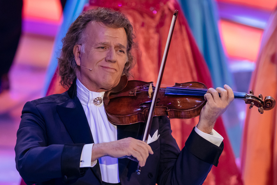 Mit klassischer Musik verzaubert André Rieu (74) den Montag in der Quarterback-Arena. (Archivbild)