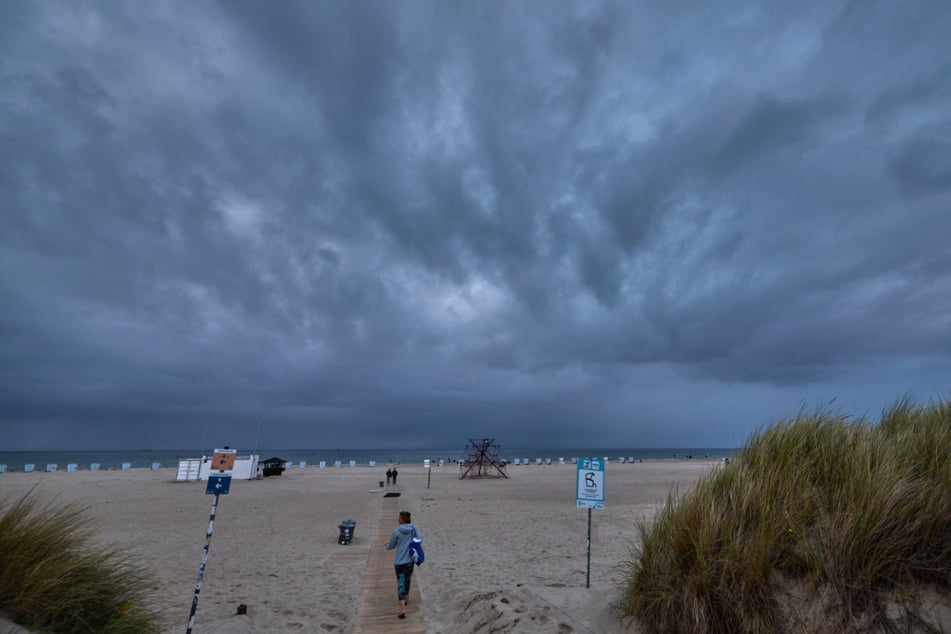 Neben milden Temperaturen drohen in den kommenden Tagen an der Küste auch Sturmböen.