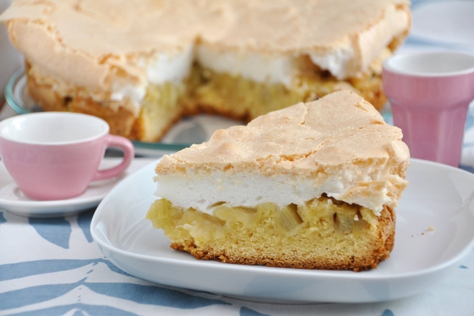 Rezept für Rhabarberkuchen mit Baiser: Schnell und einfach