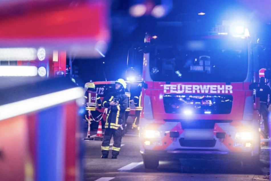 Die Feuerwehr ist seit 6 Uhr vor Ort im Einsatz. (Symbolfoto)