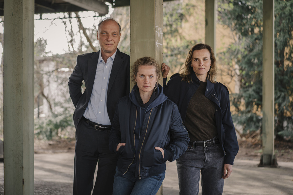 Martin Brambach (Peter Michael Schnabel), Cornelia Gröschel (M., Leonie Winkler) und Karin Hanczewski (Karin Gorniak) ermitteln wieder in Dresden.