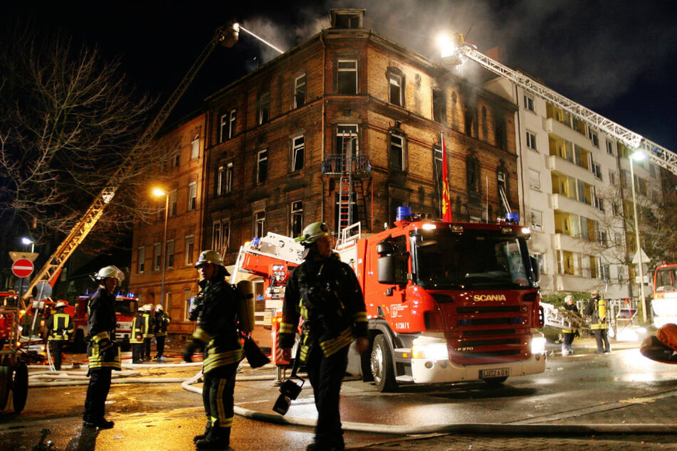 Das Feuer war am 3. Februar 2008 in dem Wohnhaus ausgebrochen. Bislang galt Fahrlässigkeit als wahrscheinlichste Ursache.