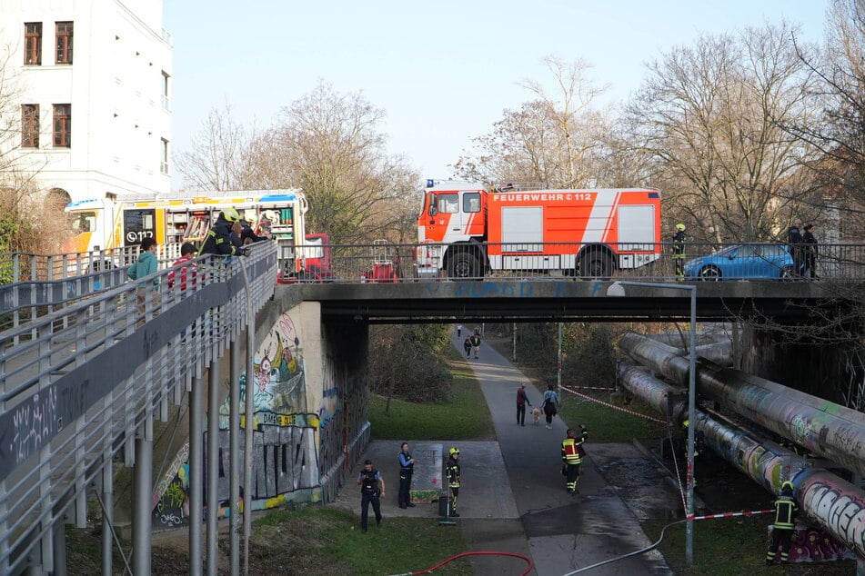 Wegen eines Brandes musste die Brücke in der Martinstraße am Samstagnachmittag gesperrt werden.