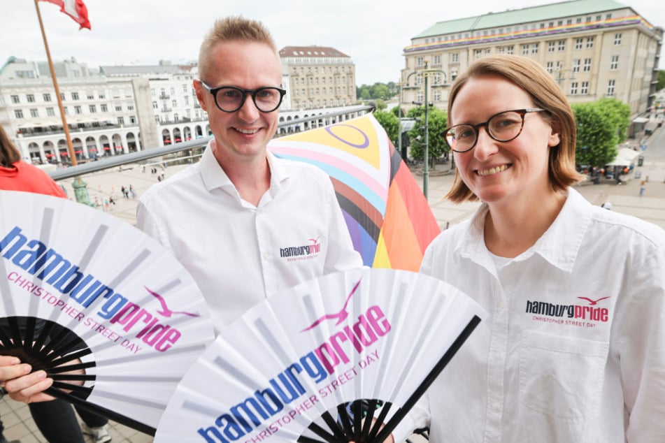 Die Co-Vorsitzenden von Hamburg Pride Christoph Kahrmann und Jenny Saitzek betonten, wie wichtig die CSD-Demo in Hamburg gerade jetzt ist.