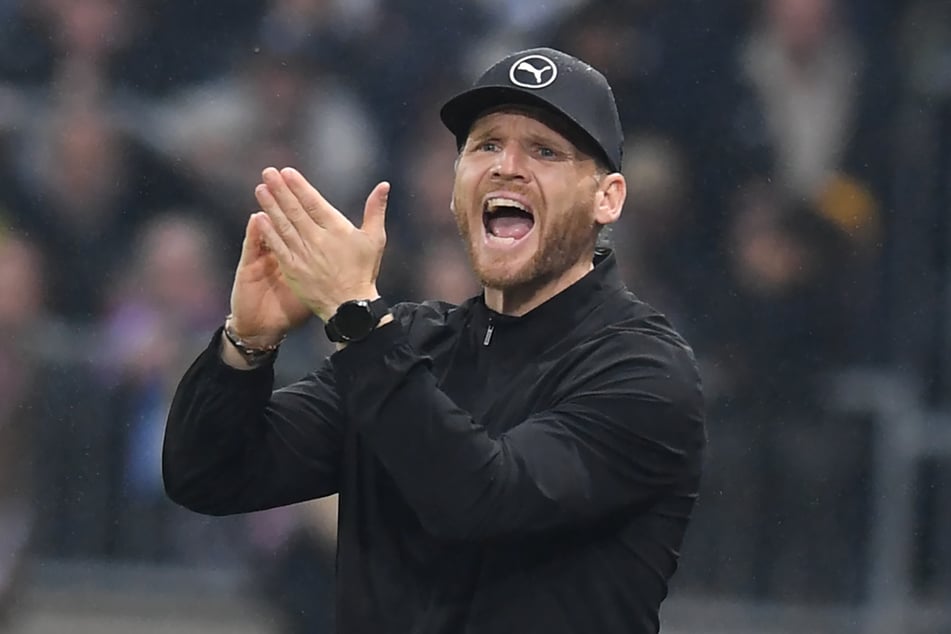 Gladbachs Trainer Eugen Polanski (39) lobte den kommenden Gegner RB Leipzig.