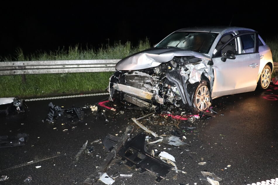 Alle vier am Unfall beteiligten Personen mussten mit Rettungswagen ins Krankenhaus gebracht werden.