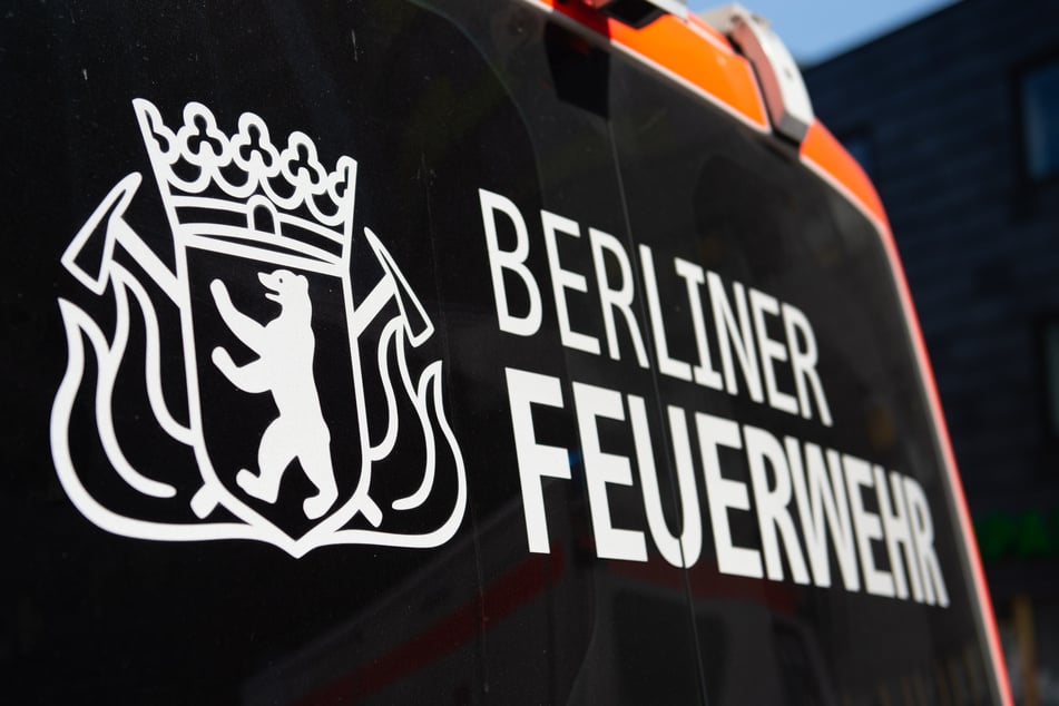 In Berlin-Neukölln ist ein Feuer in einem kleinen Mehrfamilienhaus ausgebrochen (Symbolbild).