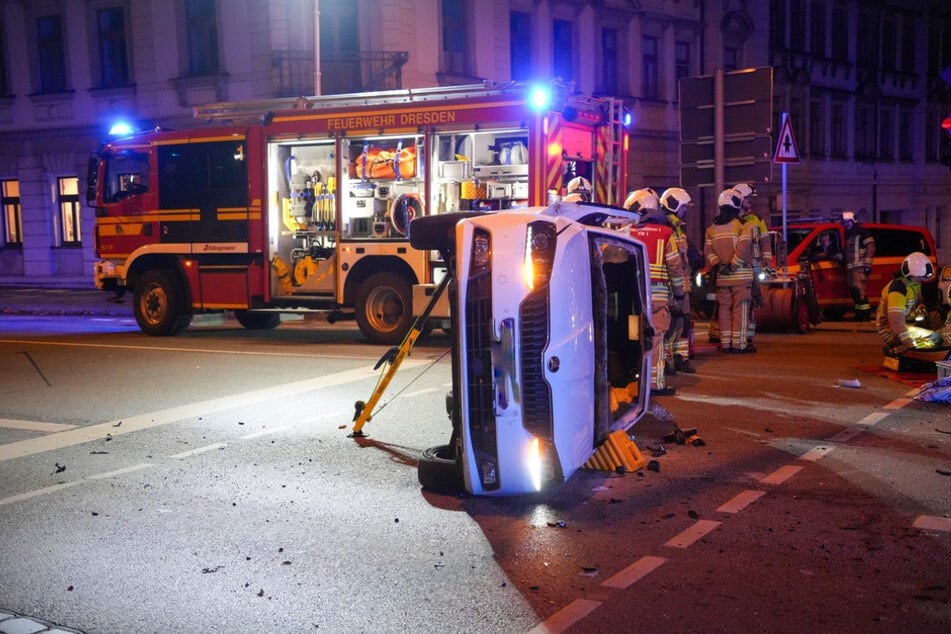 Der Skoda Fabia kippte durch die Wucht des Aufpralls auf die linke Seite.