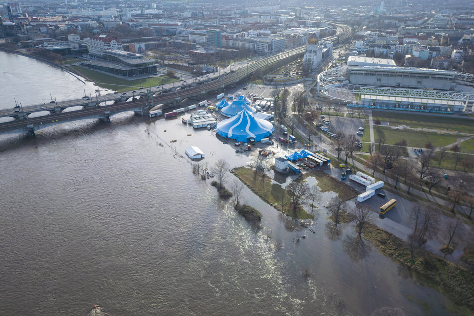 Das Elbe-Hochwasser erreichte beim höchsten Pegel den Zeltrand.