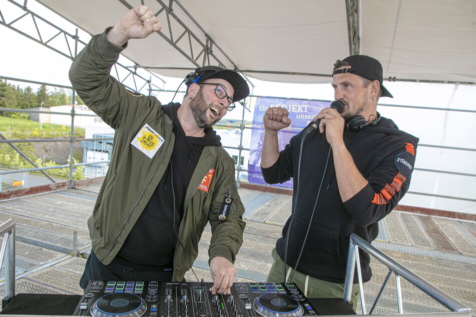 Auch das DJ-Duo "Stereoact" um Sebastian Seidel (37, l.) und Rico Einenkel (43) aus dem Erzgebirge steht wieder oben in den Charts.