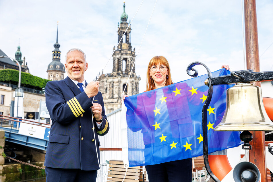 Hissten zusammen die blau-gelbe Flagge: Kapitän Andreas Weber (52) und Europaministerin Katja Meier (44, Grüne).