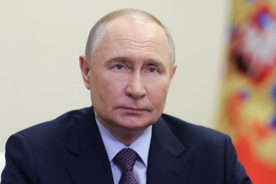 Schwer vorstellbar: Der russische Präsident Wladimir Putin (72) soll bald mit einem sprechenden Kater reden.