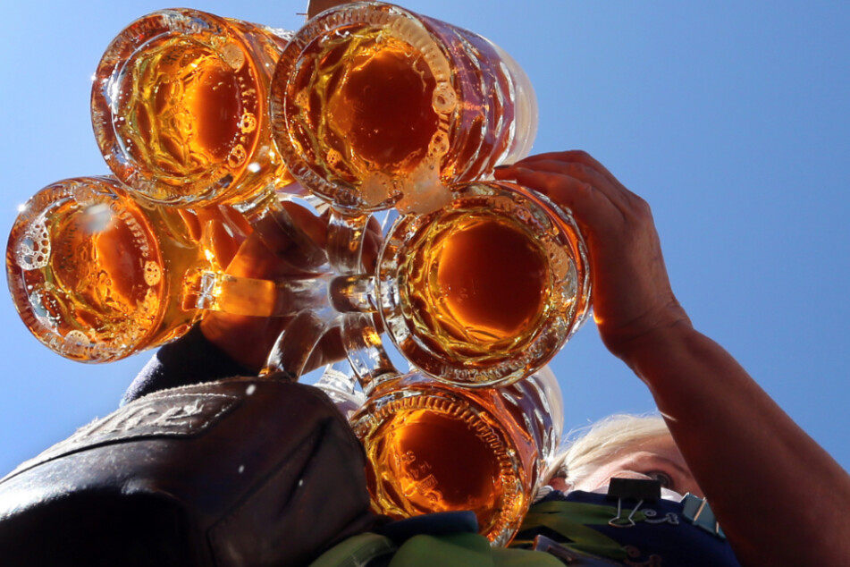 Trotz der Absage dürfen sich Wiesnfans auf das Festbier freuen. (Symbolbild)