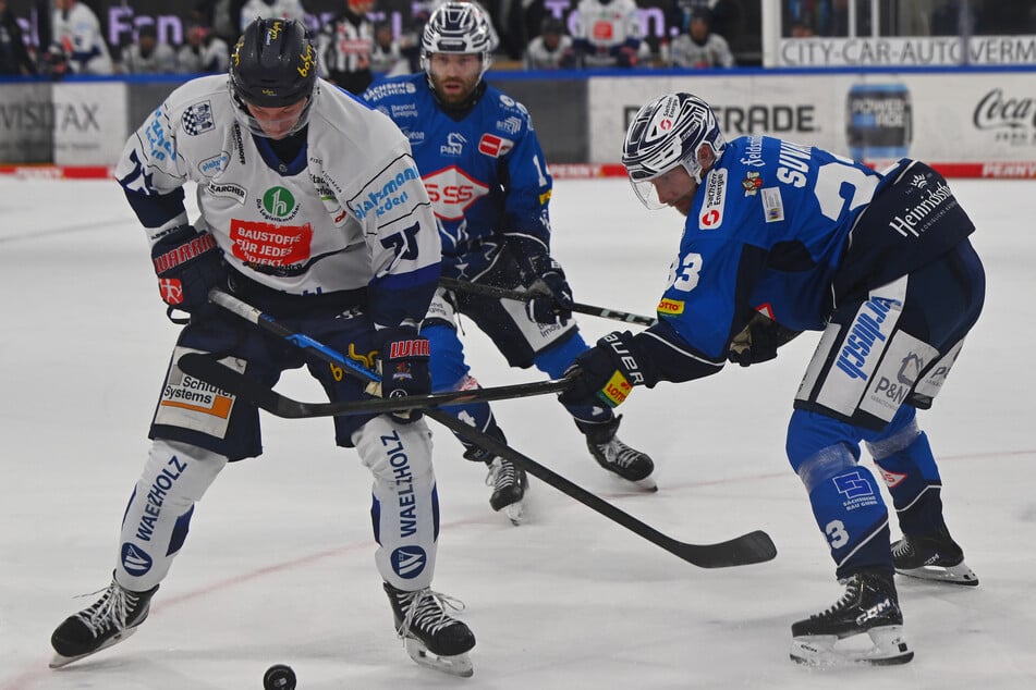 David Suvanto (31, r.) &amp; Co. stellten sich teilweise an wie eine Schülermannschaft. Foto: Lutz Hentschel
