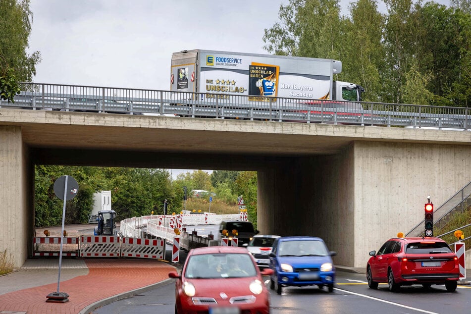 Blick auf die neugebaute Brücke an der Neefestraße. Die Bauarbeiten waren wohl auch ein Grund für den Kundenschwund.